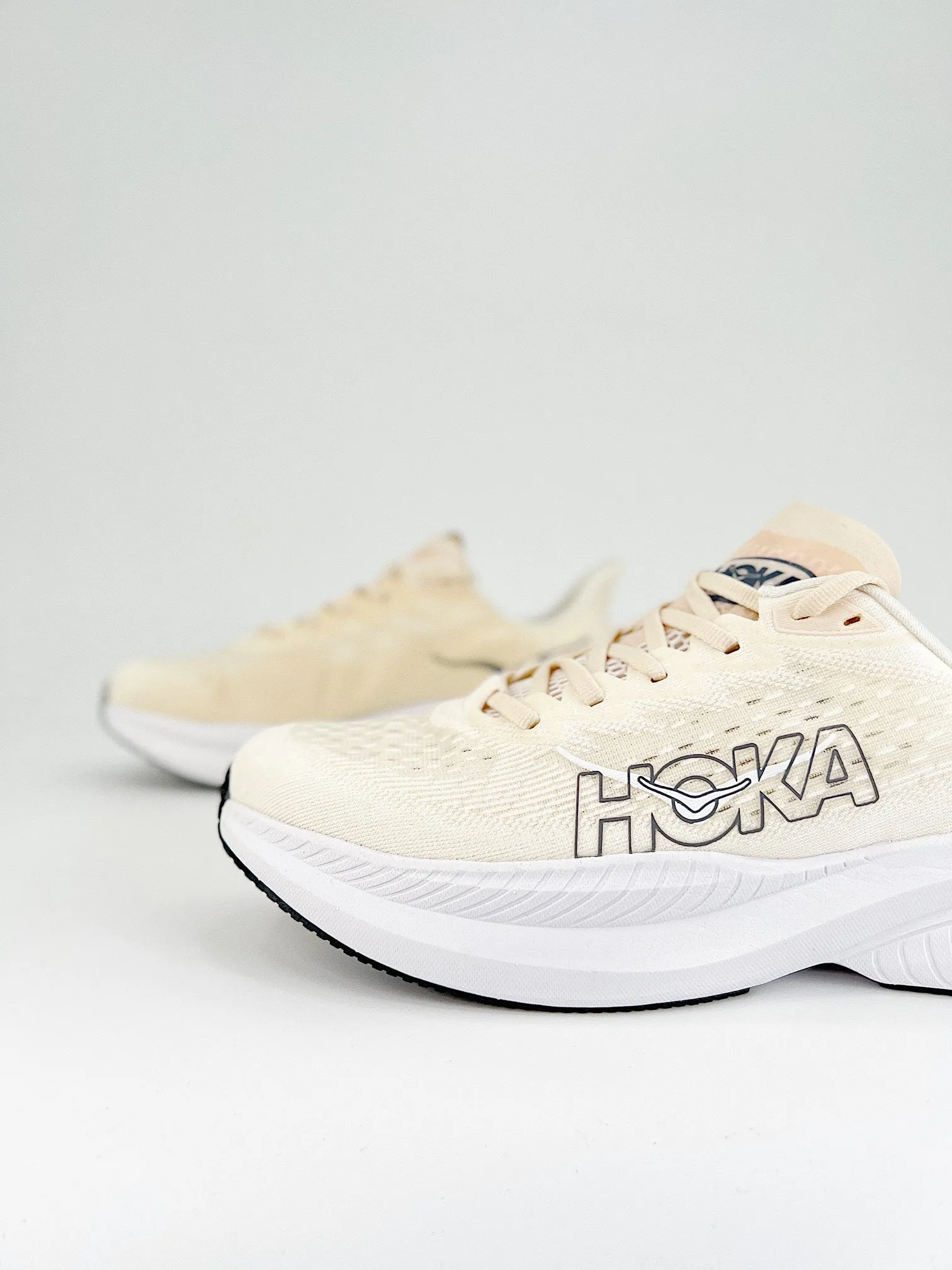 HOKA MACH 6