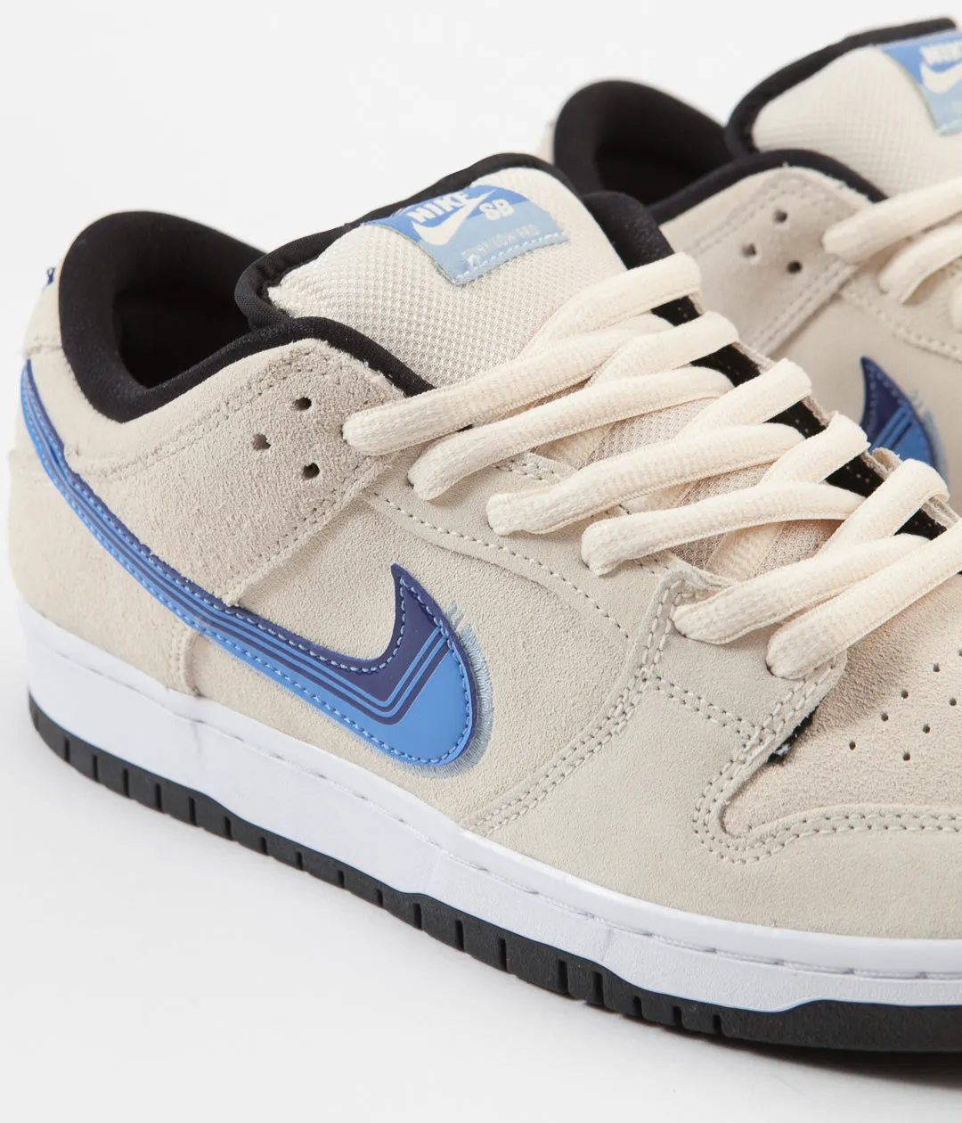 Nike SB Dunk Low Pro Shoes - Light Cream / Deep Royal Blue