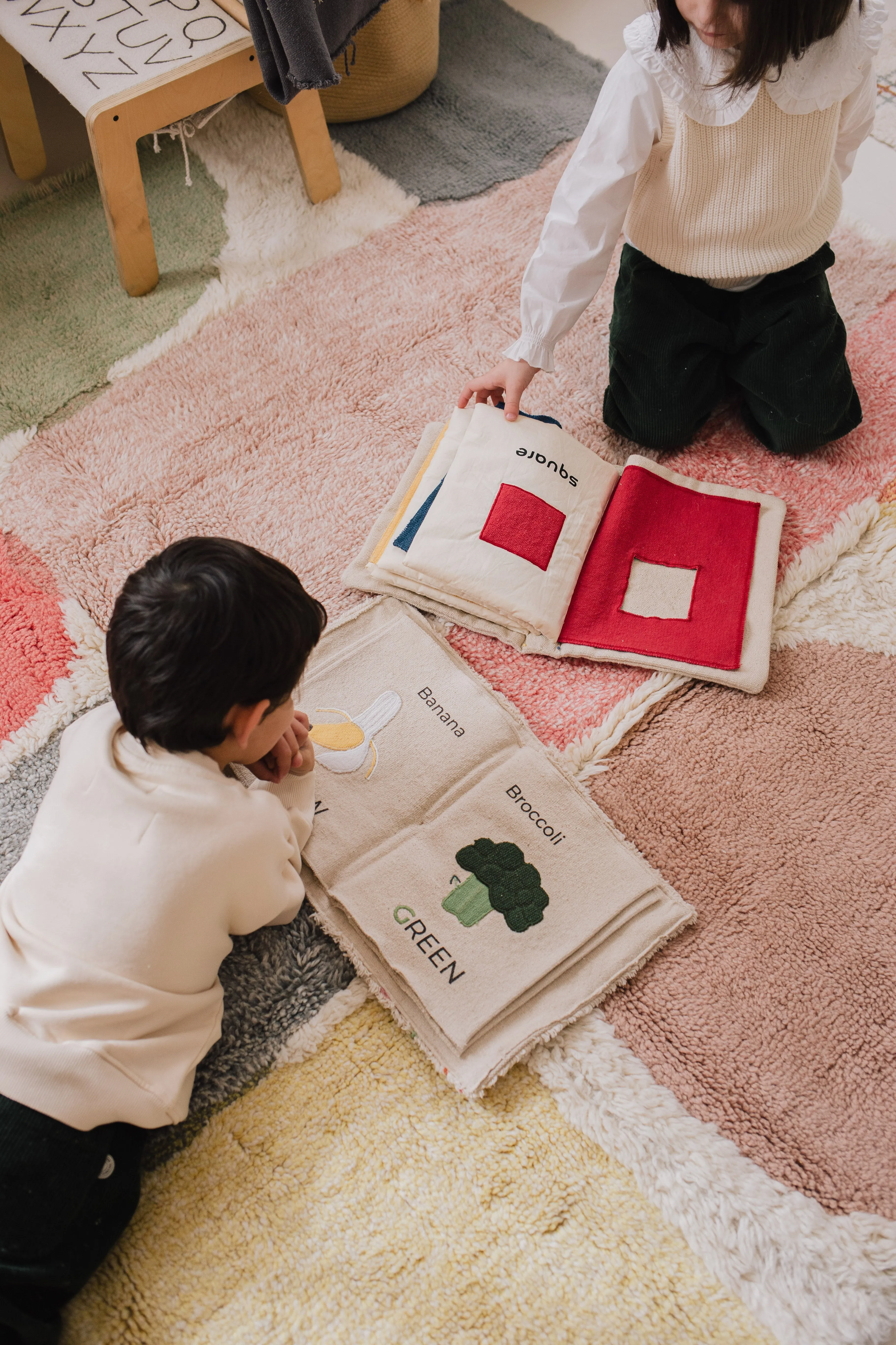 SENSORY BOOK COLOURS