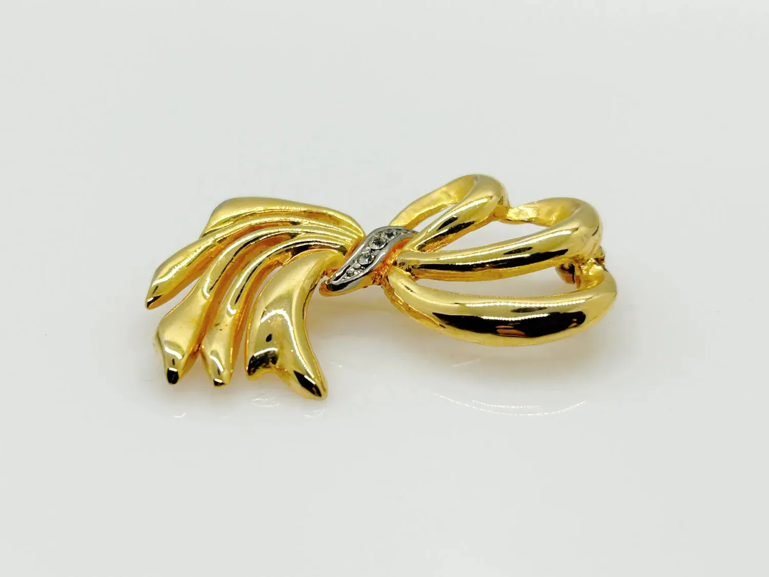 Swarovski Bow Brooch with Glittering Center