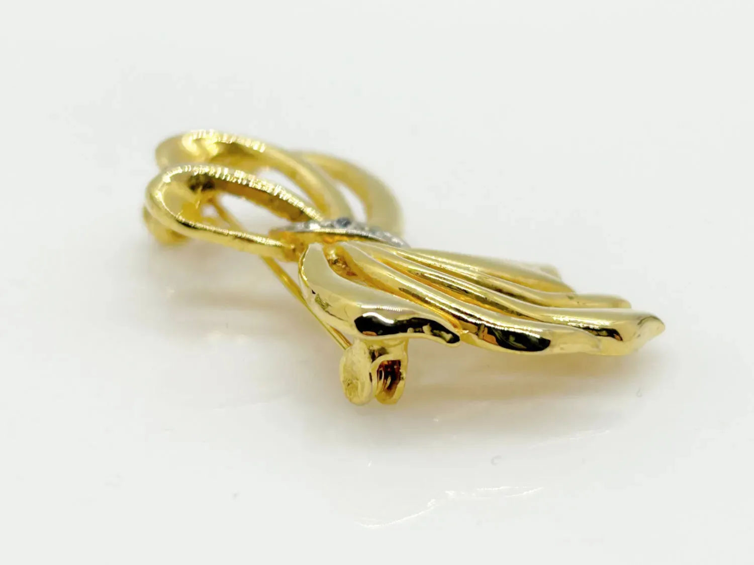 Swarovski Bow Brooch with Glittering Center