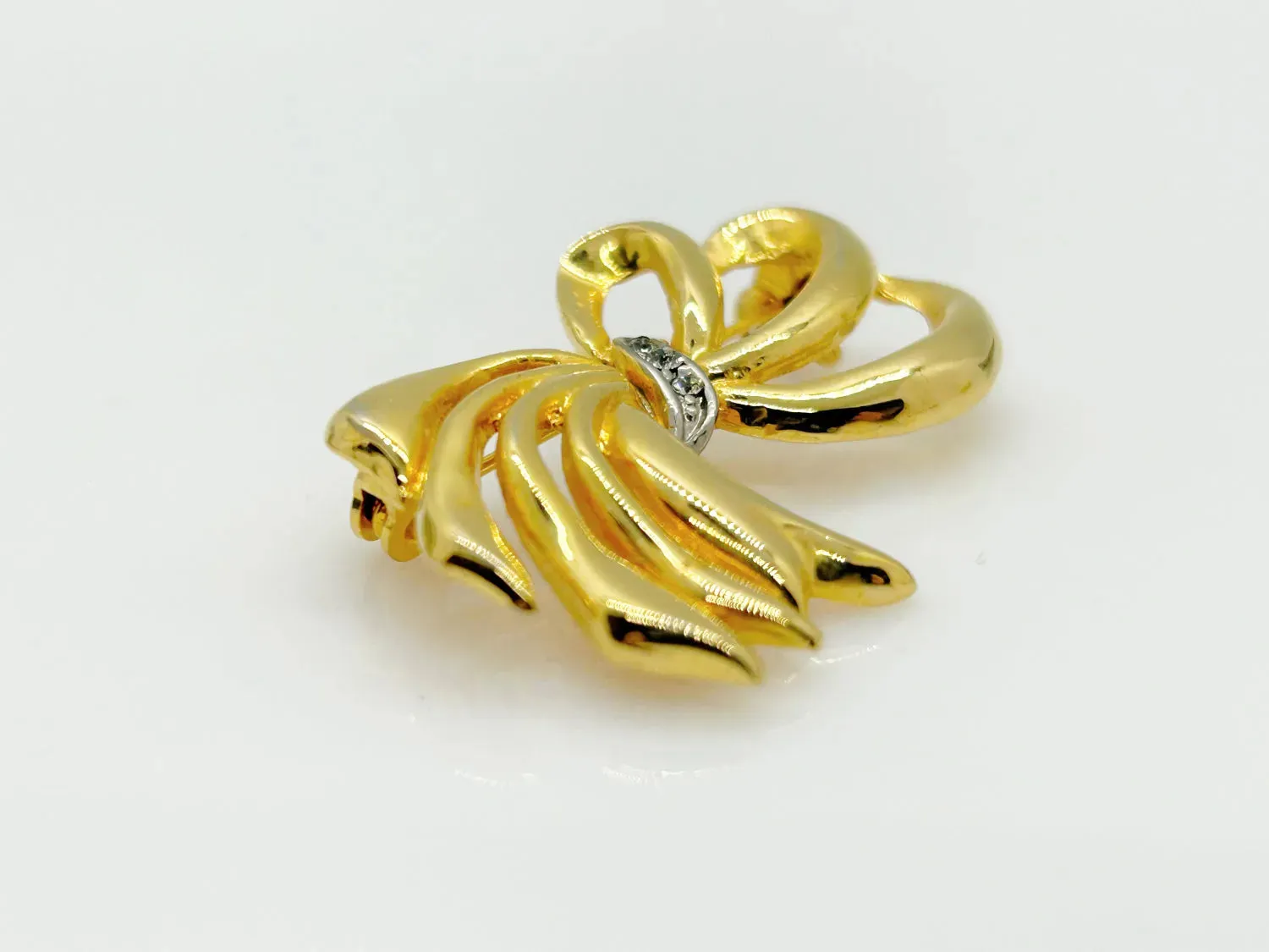 Swarovski Bow Brooch with Glittering Center