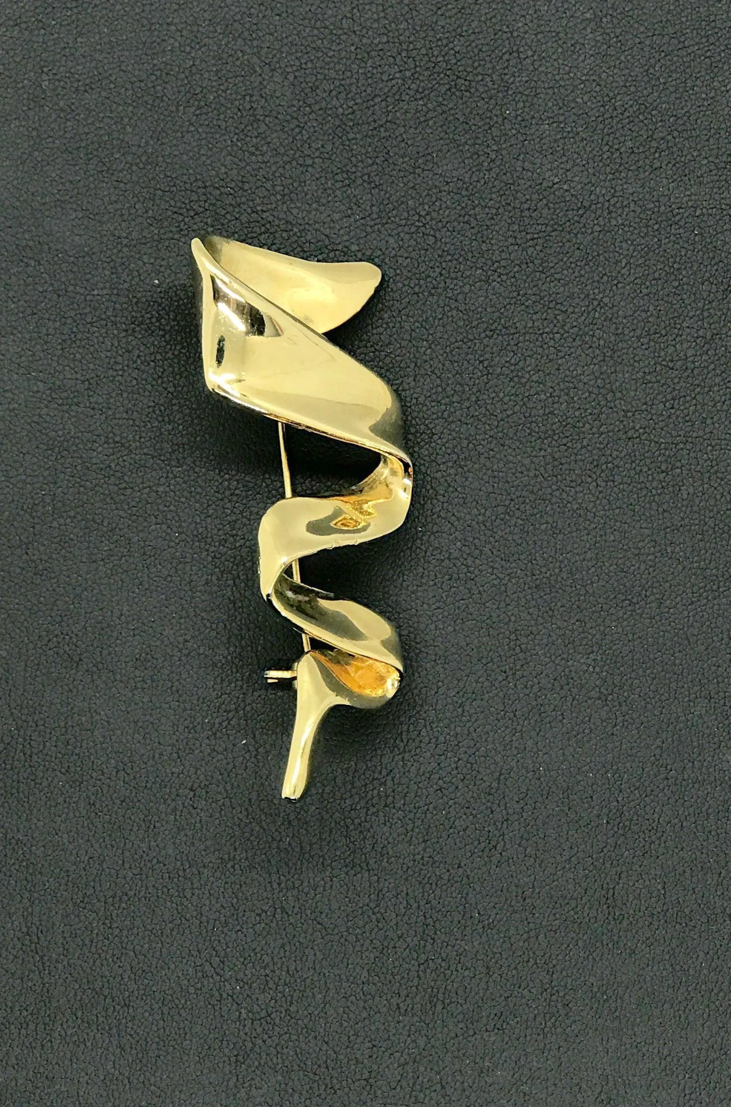Vintage Sleek Gold Ribbon Brooch